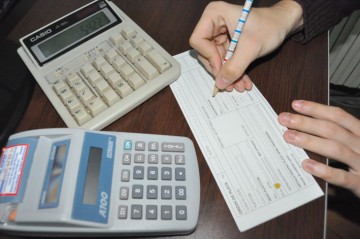Avocaţii, contabilii şi consultanţii, obligaţi să-şi denunţe clienţii